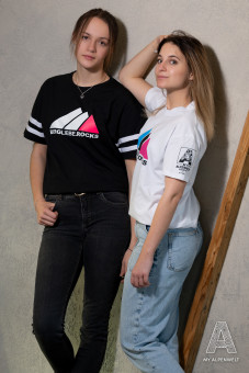 Zwei Frauen mit ,,Bergliebe.Rocks T-Shirt